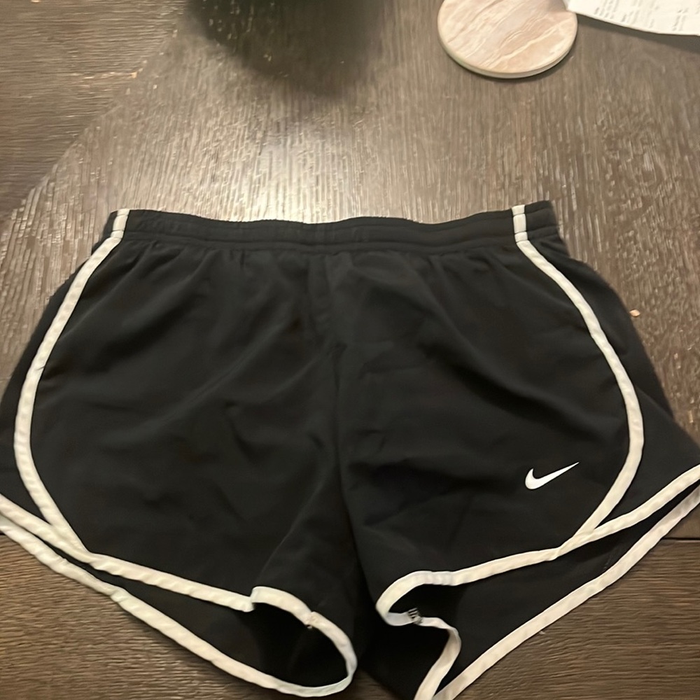 Worn once Nike shorts woman